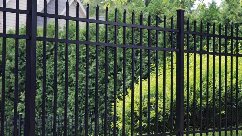 Aluminum fence solutions for the Savannah, GA area.
